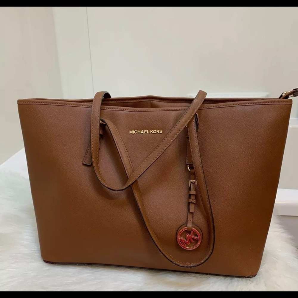 MICHAEL KORS JET SET TRAVEL  X-Large Saffiano Leather Multi-function Tote